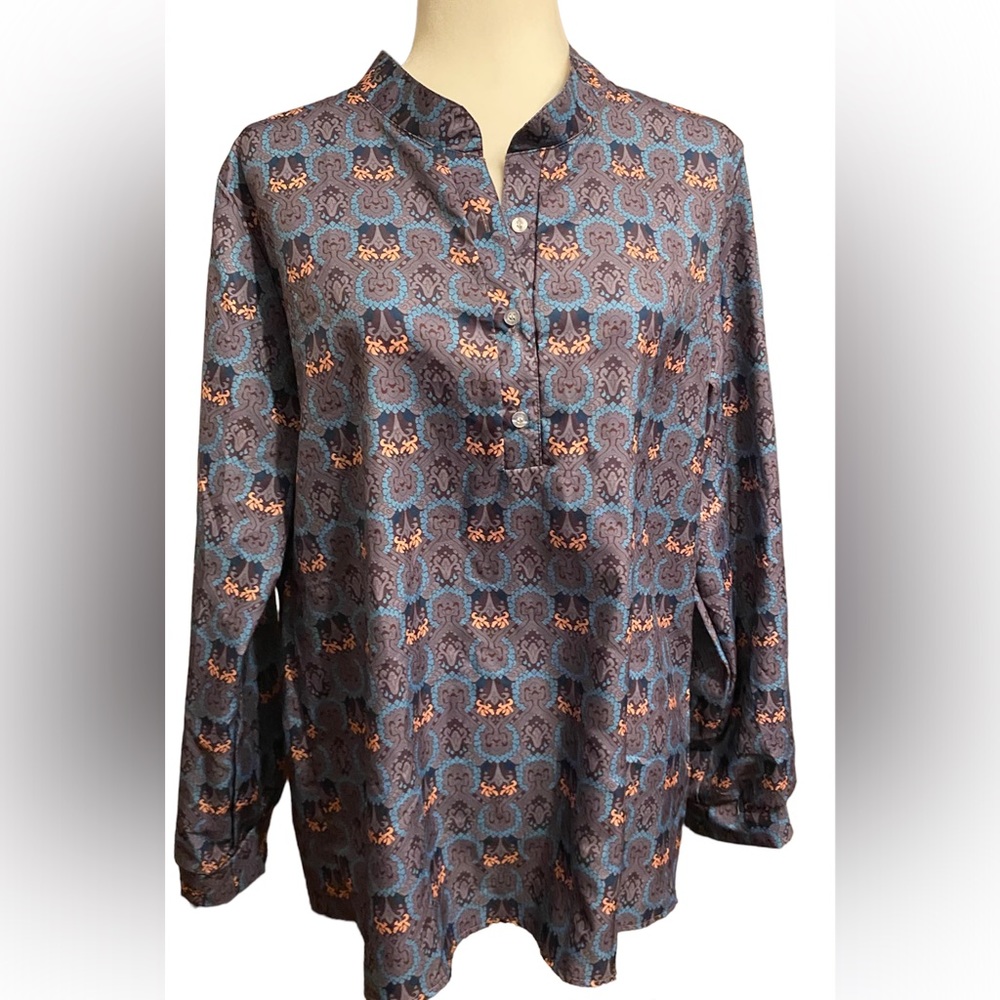 LaMode Grey and Teal Abstract Design Half Button Top Size Large